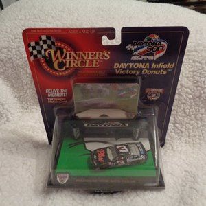 Dale Earnhardt #3 NASCAR 1998 Daytona 500 Infield Victory Donuts 1:64 Di…
